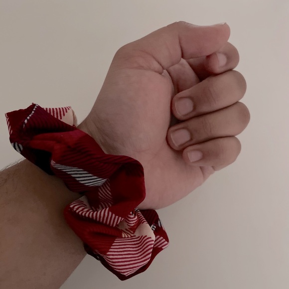 Plaid Patterned Scrunchie Set - Picture 5 of 5